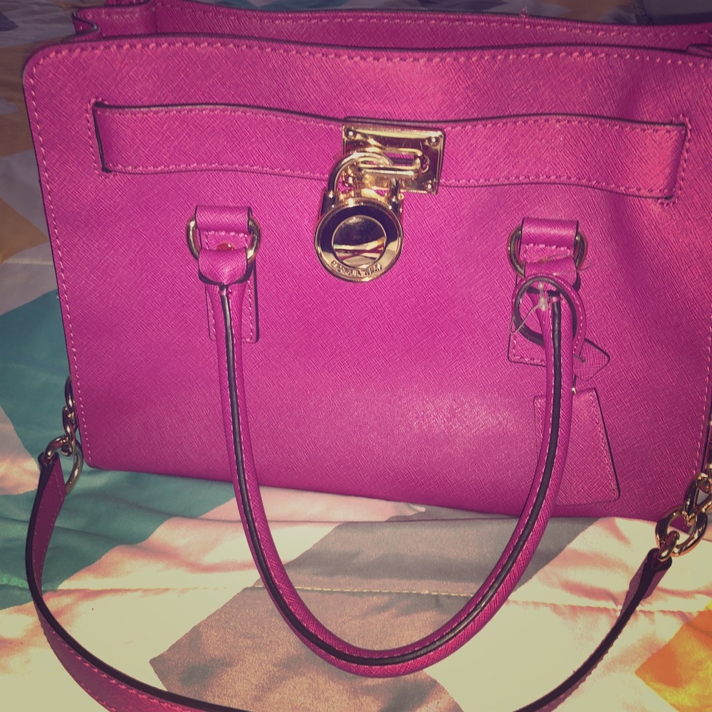 92% Final Michael Kors 💕Hot Pink Hamilton❤️